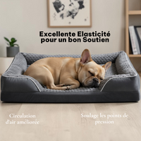 Bouledogue Français fauve endormi dans un panier orthopédique gris anthracite avec surface en peluche texturée - excellente élasticité pour un bon soutien, circulation d'air améliorée et soulagement des points de pression