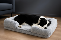 Chien dormant paisiblement dans son lit en peluche anti-anxiété
