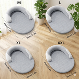 Guide des tailles en infographie pour panier de chien et chat, présentant les dimensions en centimètres et pouces pour les tailles M, L, XL et XXL sur un sol en parquet.