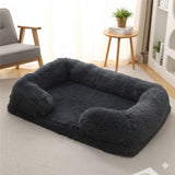 Lit apaisant Happy Animalia gris foncé en peluche pour chiens et chats, avec bords surélevés pour plus de confort et de sécurité.